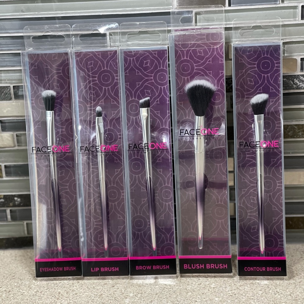 Five piece set of Face one cosmetic makeup brushes